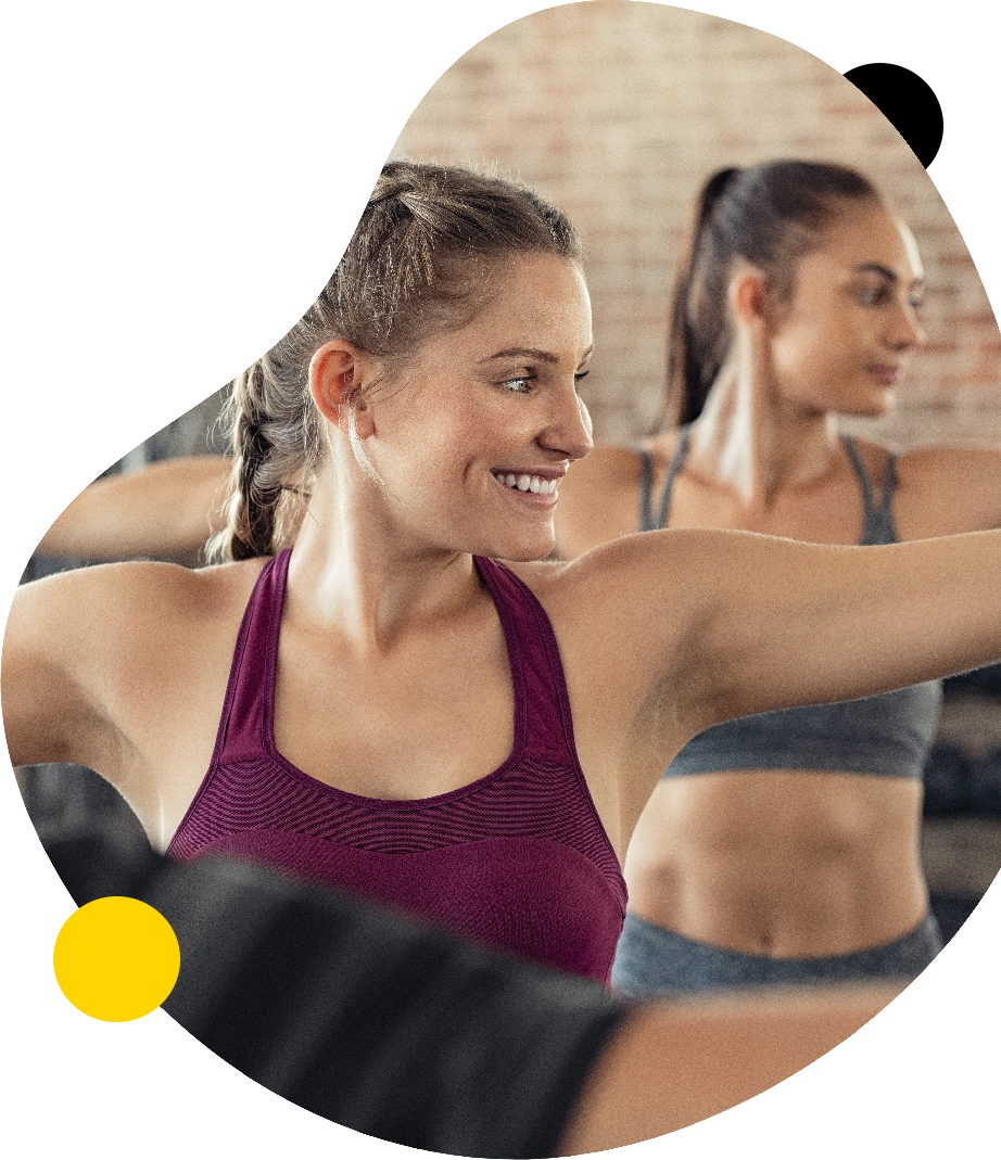 glad kvinde til yoga
